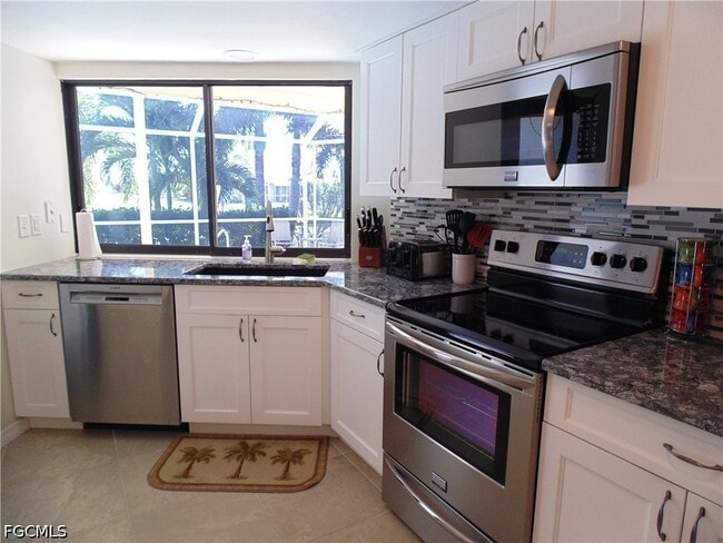 Building Photo - 4011 SW 2nd Ave