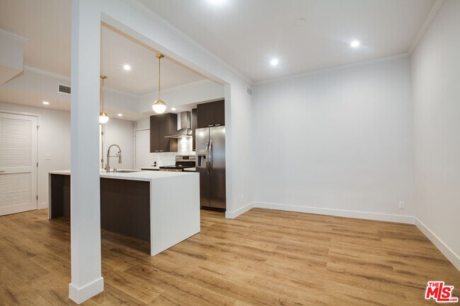 Building Photo - 12320 Montana Ave