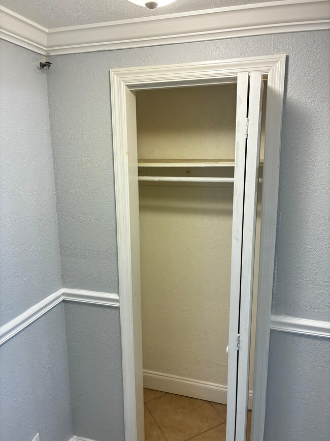 Building Photo - 311 W Ashley St