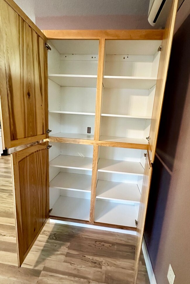 Building Photo - Spacious 1 Bedroom with RIVER TRAIL ACCESS!!