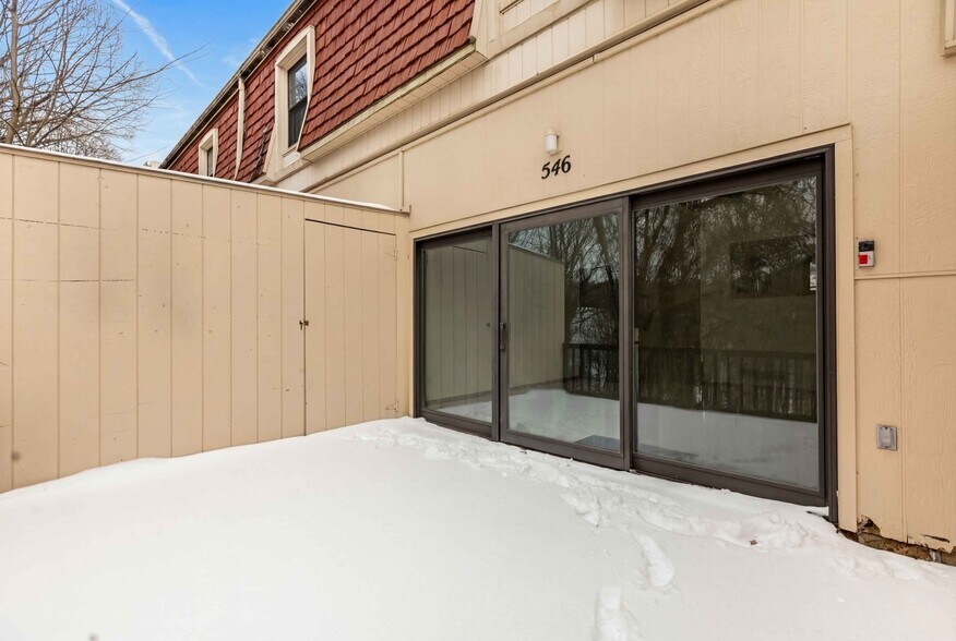 Building Photo - 546 Carriage Cir