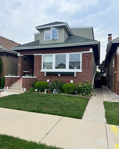 Primary Photo - 5724 W Henderson St