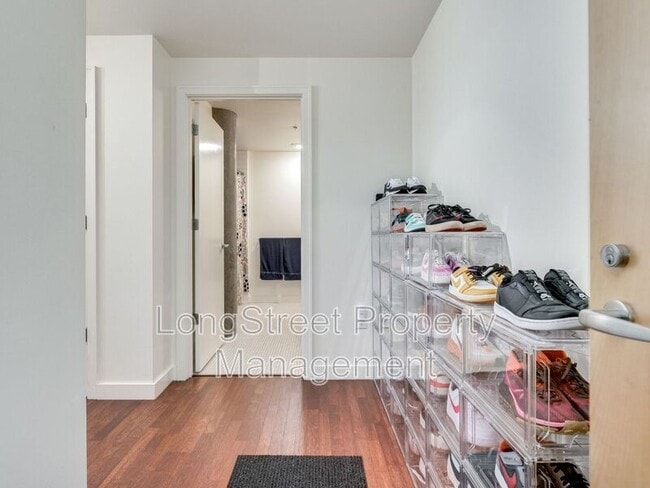 Building Photo - 1926 W Burnside St