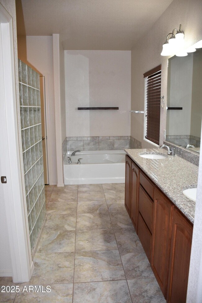Building Photo - 4520 Leisure Ln