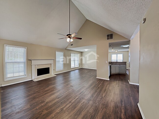 Building Photo - 910 Castlerock Way