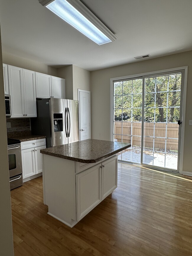 Kitchen view 2, door to Patio - 1237 Yarbrough Way