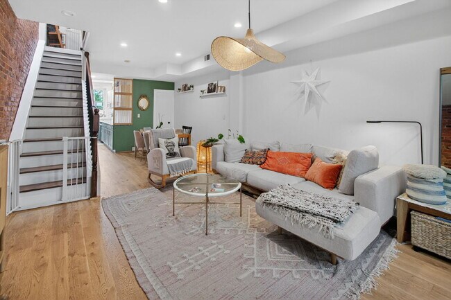 Building Photo - Classic DC charm and Modern Upgrades!