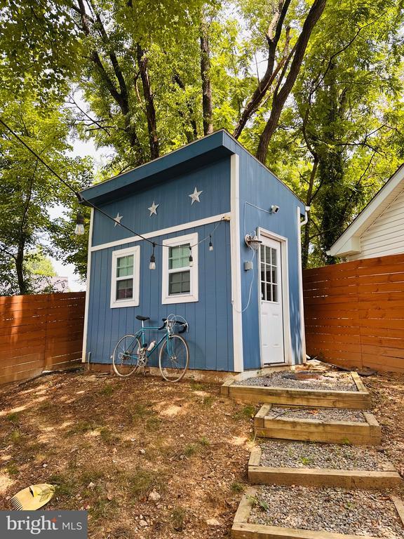 Building Photo - 1504 Lewis Ave