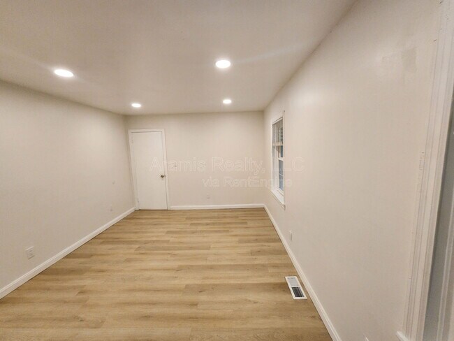 Building Photo - 2281 Polar Rock Ave SW