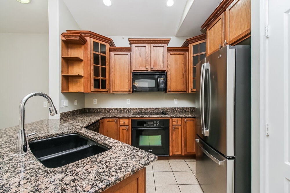 Building Photo - 2121 E Huntington Dr