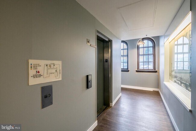 Building Photo - 301 Race St