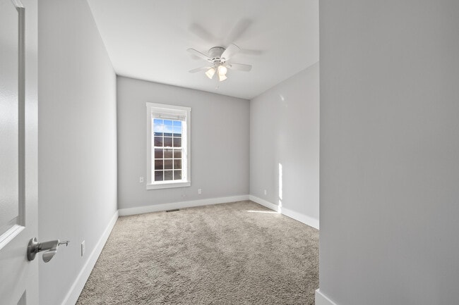 Building Photo - 106 N Main St