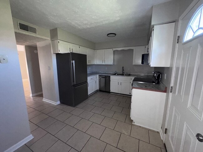Building Photo - 107 Grogan Cir