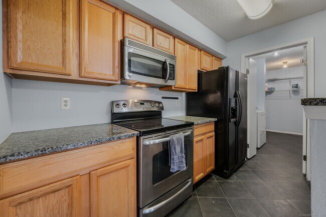 Building Photo - 33 Crown Knoll Ct