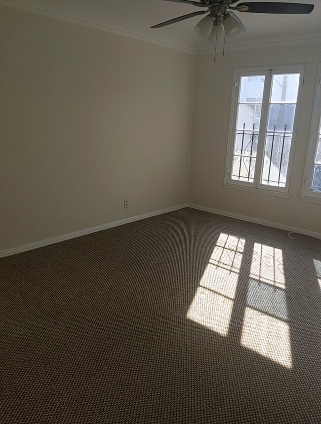 Building Photo - 451 N Oakhurst Dr