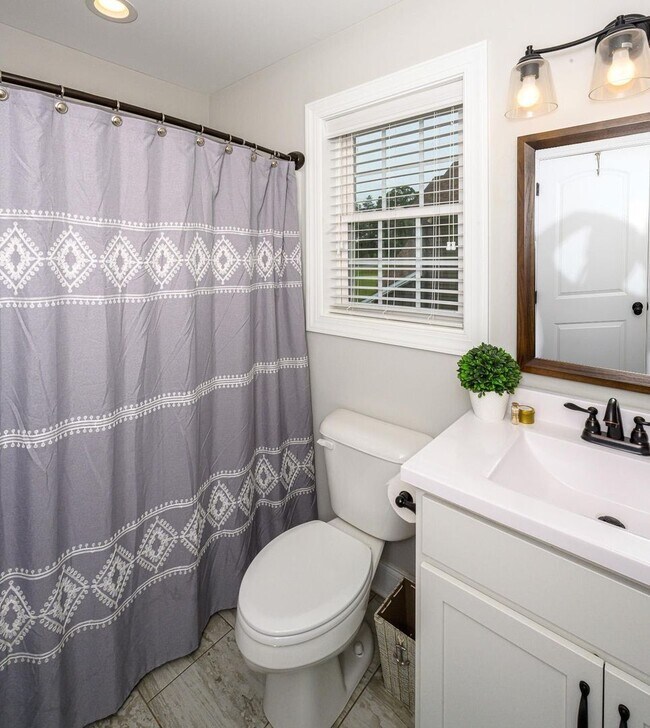 Building Photo - 3 Bedroom Home in Goode