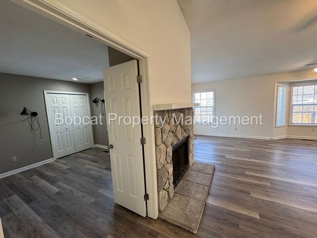 Building Photo - 326 Sandalwood Dr