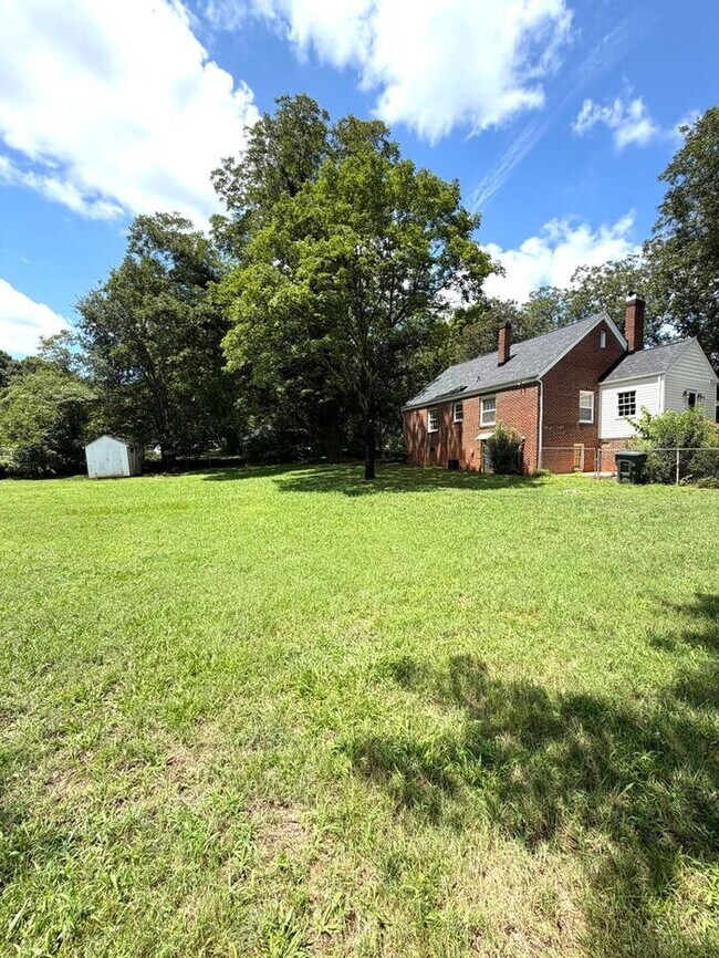 Building Photo - T.R. Lawing Realty Property