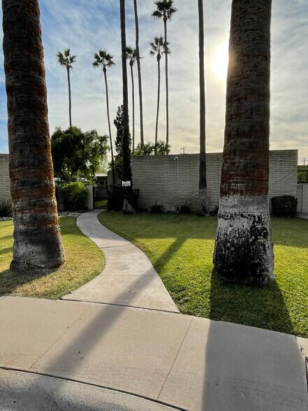 Building Photo - 4352 N 36th Plz