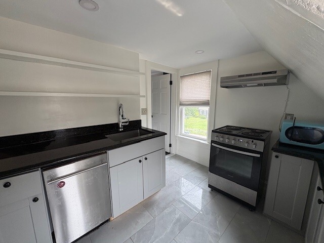 Kitchen - 15 Rockwood Rd