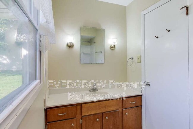 Building Photo - 705 Orchard Ln