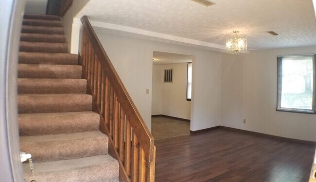 Building Photo - 1010 Buffalo St