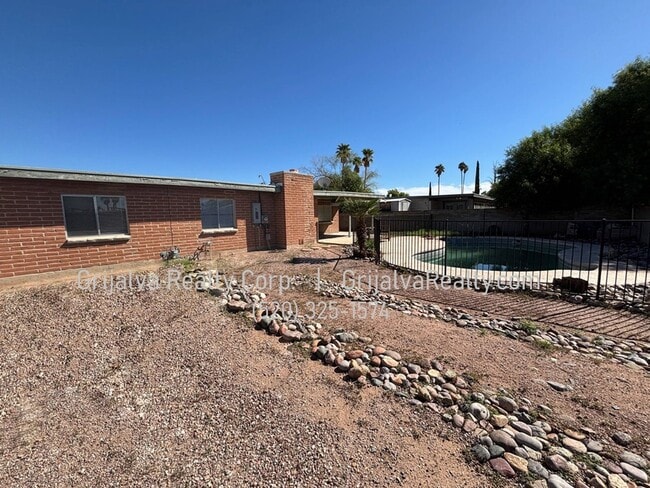 Building Photo - Eastside 4 Bedroom, 2 Bath House w/ Pool f...
