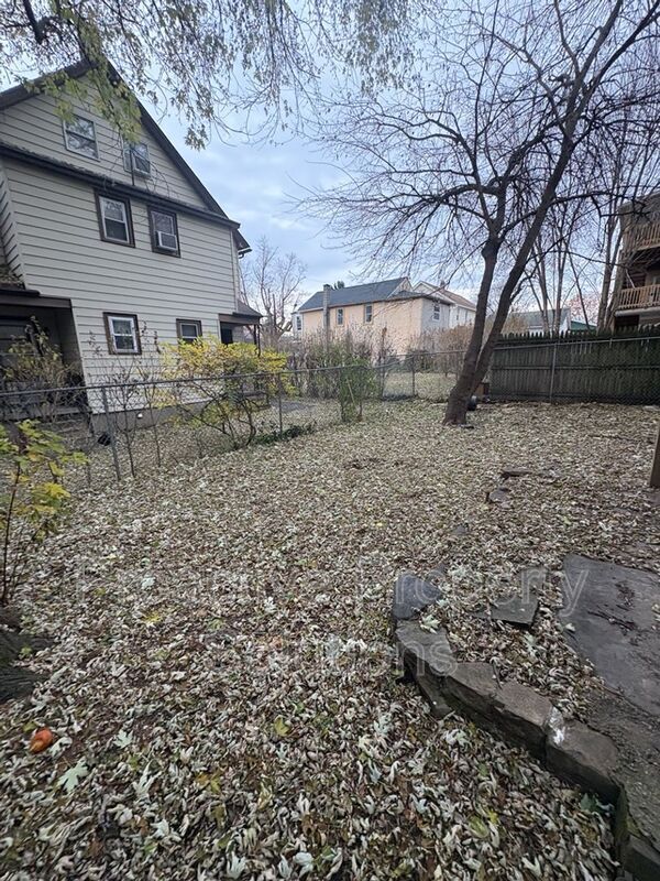 Building Photo - 415 S Main Ave