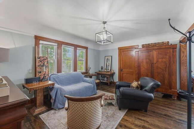 Building Photo - 1319 N 55th St