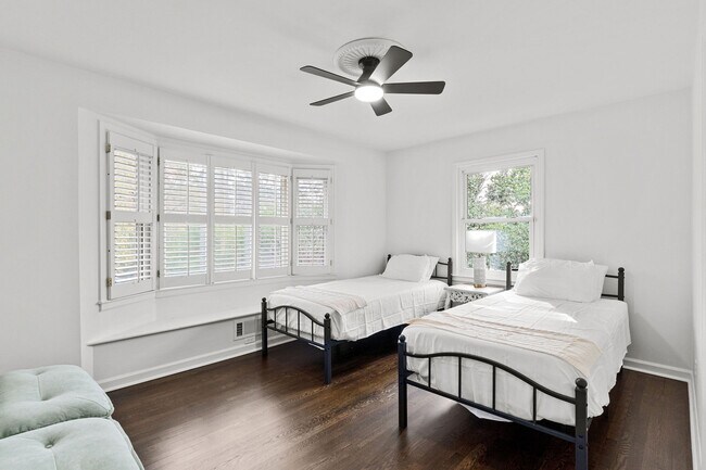 Building Photo - 743 Lancaster Rd