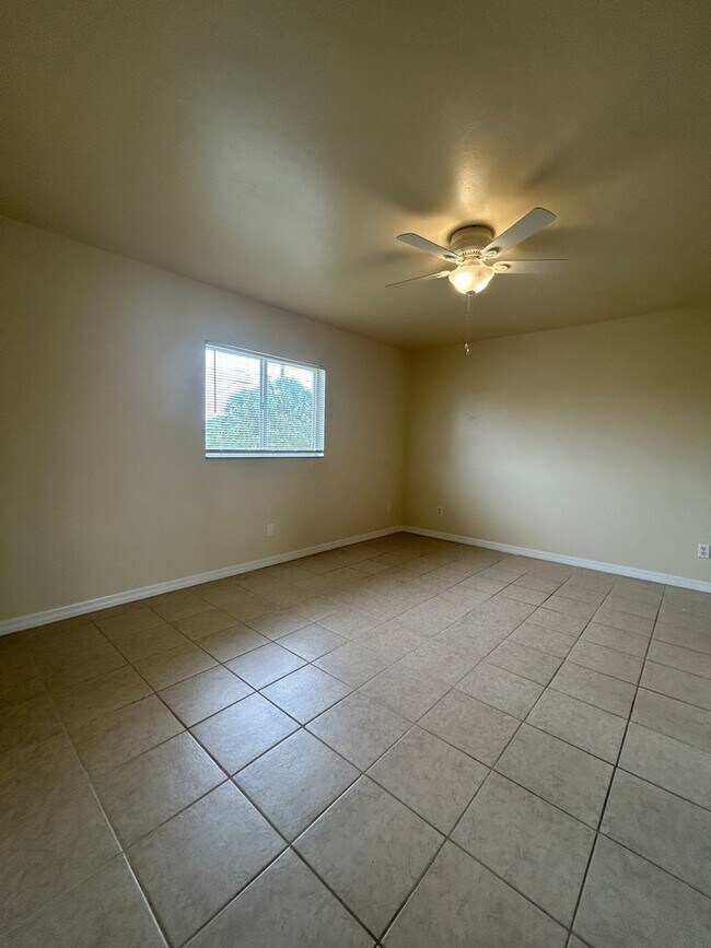Building Photo - Welcome Home! Spacious 3-Bedroom, 2-Bathro...