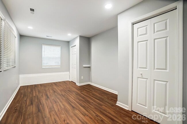 Building Photo - 1724 Dunkirk Dr