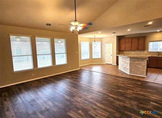 Building Photo - 400 Apache Ledge