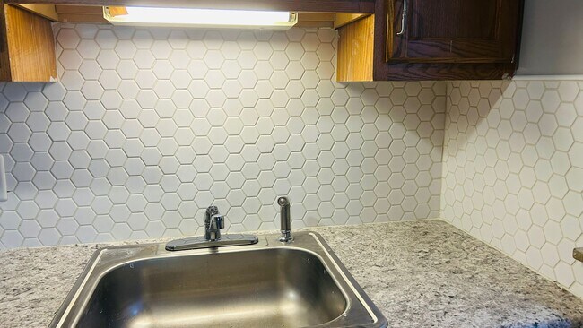 Building Photo - 5042 Mardel Ave