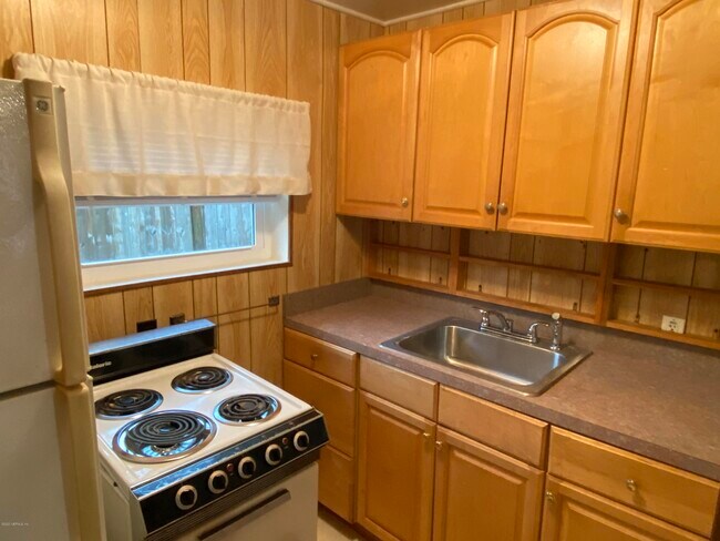 Building Photo - 2233 Ernest St