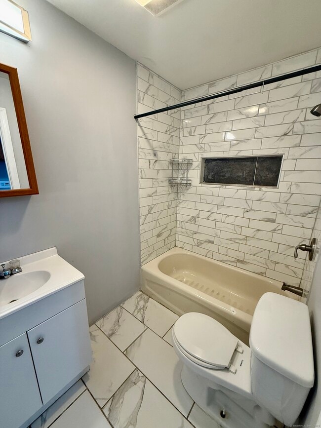 Building Photo - 44 Haddam St