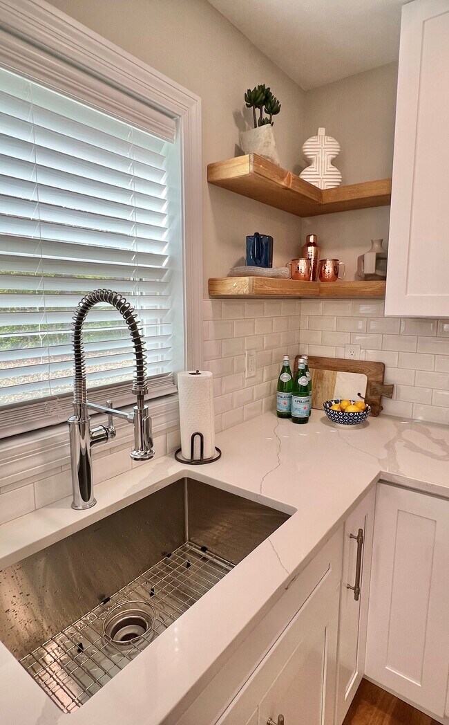 Building Photo - 417 Wenneker Dr