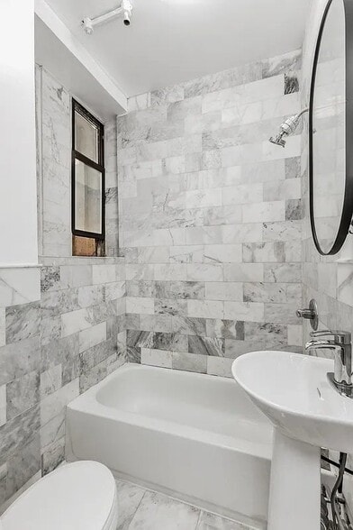 Building Photo - 303 Broome St