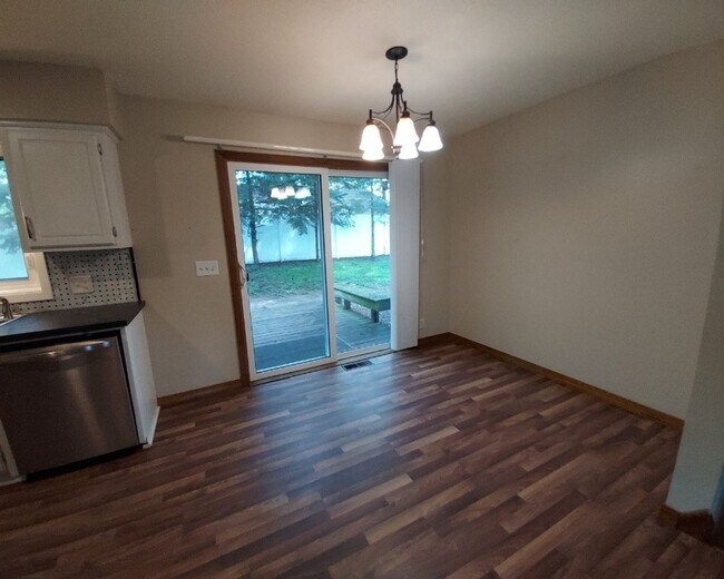 Building Photo - Charming 3-Bedroom Home Near Downtown Stillwater!
