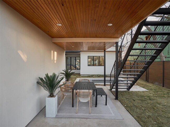 Building Photo - 411 Krebs Ln