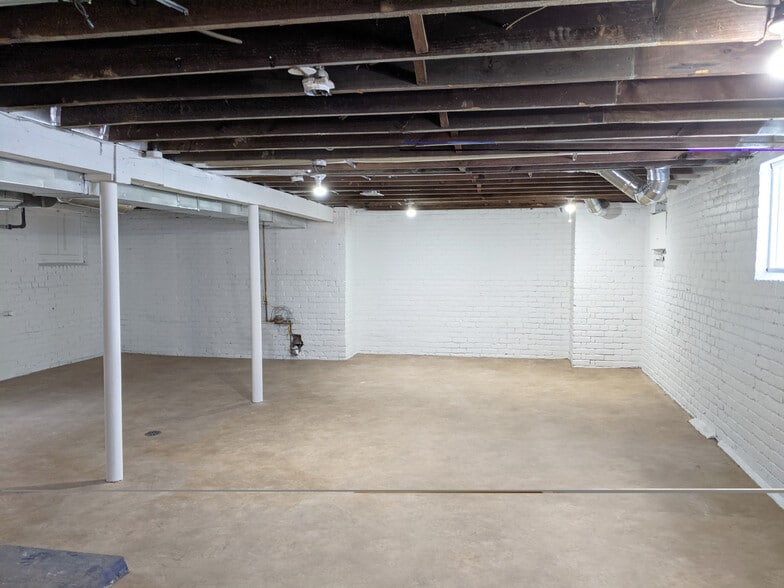 Building Photo - 3685 Bedford St