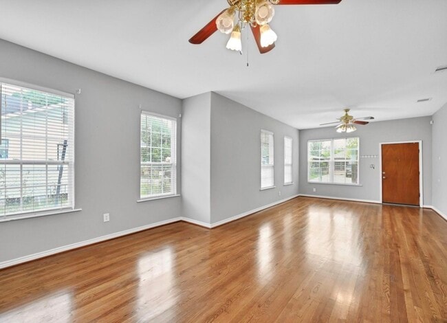 Building Photo - 2418 Delafield St