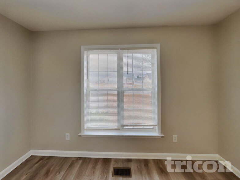 Building Photo - 112 Glengariff Ln