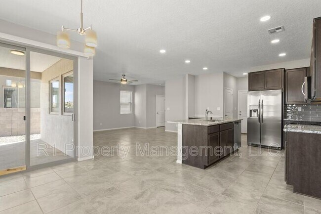 Building Photo - 5643 Linq Place Northeast