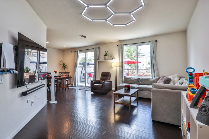 Building Photo - 17828 Woodbine Ct