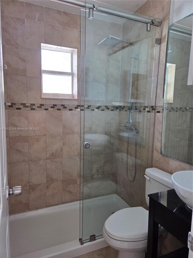 Building Photo - 340 SW 78th Ave