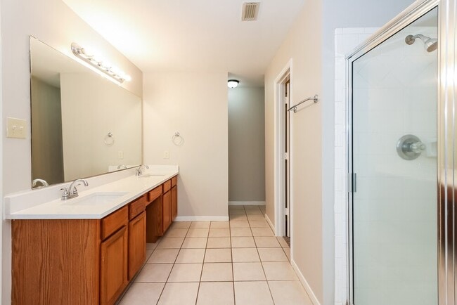 Building Photo - 18326 Forest Dew Dr