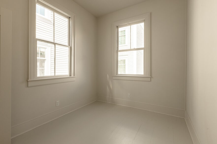 Building Photo - 82 Wentworth St