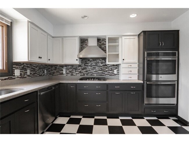 Building Photo - 7740 Arlington Ave N