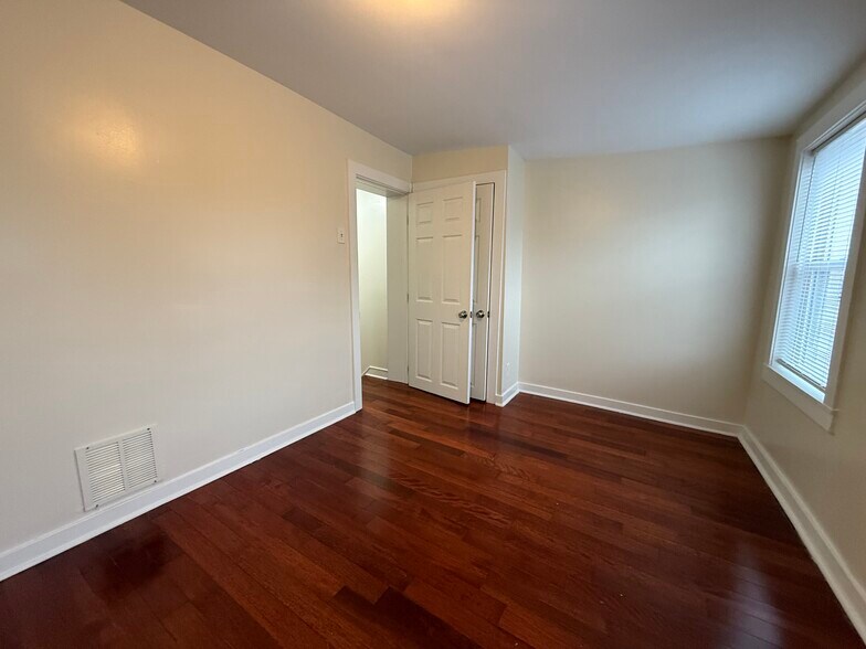 Building Photo - 1304 N 25th St